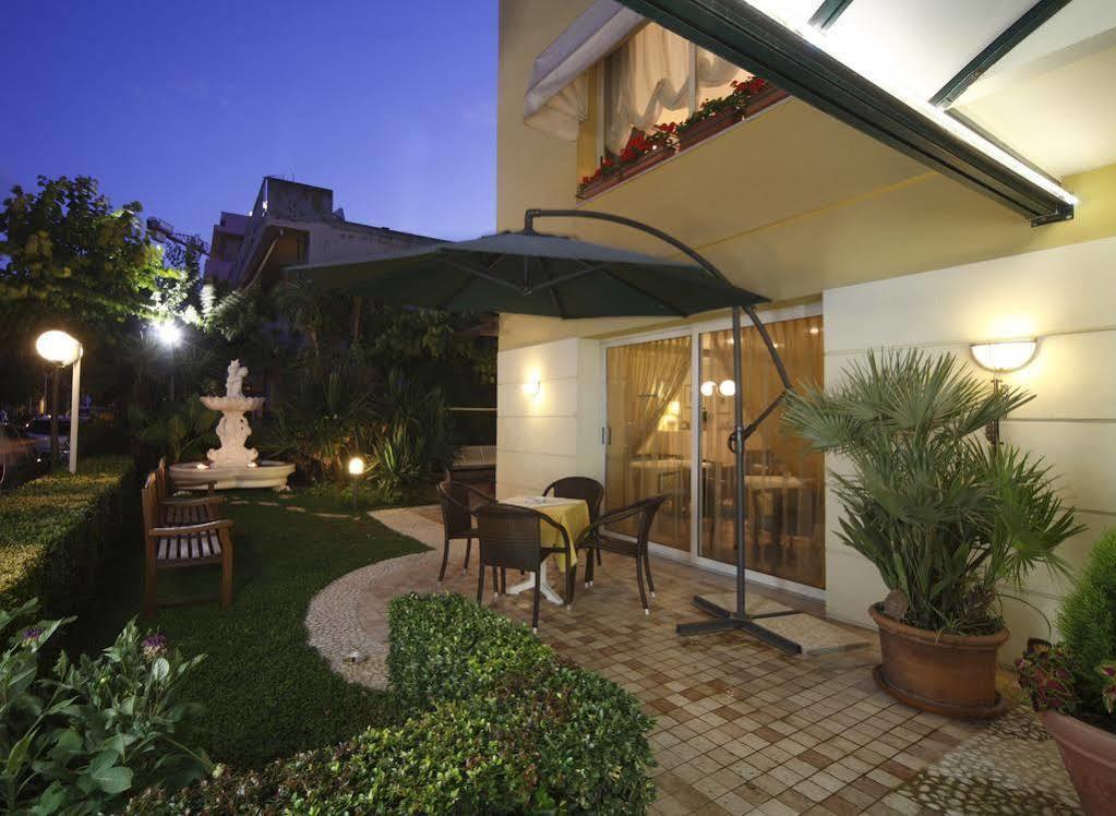 Hotel Houston Rimini Exterior photo